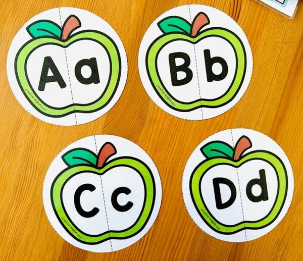 Rosh Hashanah apples capital to lowercase letter activity- פעילות התאמה בין אות גדולה לאות קטנה באנגלית. משימת התאמה.